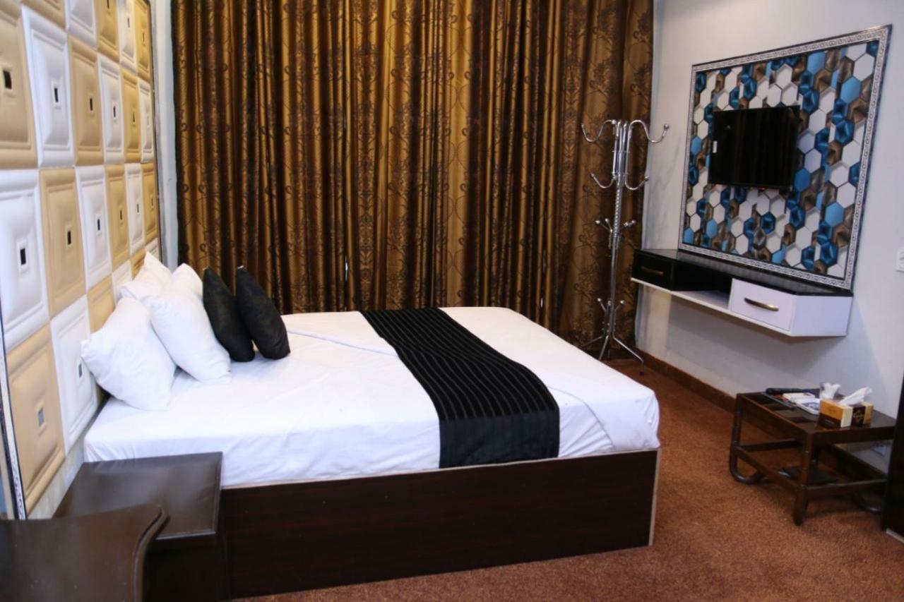 Gulberg Continental Hotel Lahaur Zewnętrze zdjęcie