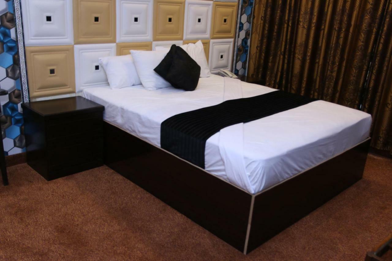 Gulberg Continental Hotel Lahaur Zewnętrze zdjęcie